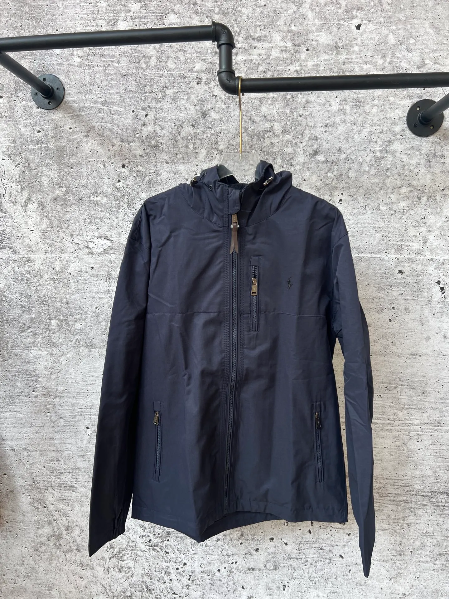 P410 Ralph Lauren autumn unisex hard shell jacket, a must-have item in autumn, the fabric is wear-resistant and waterproof, fitted version, adjustable drawstring multi-functional zipper pockets, functional and fashionable